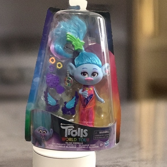 DreamWorks Trolls World Tour Glam Chenille Fashion Doll and accessories - Picture 7 of 7